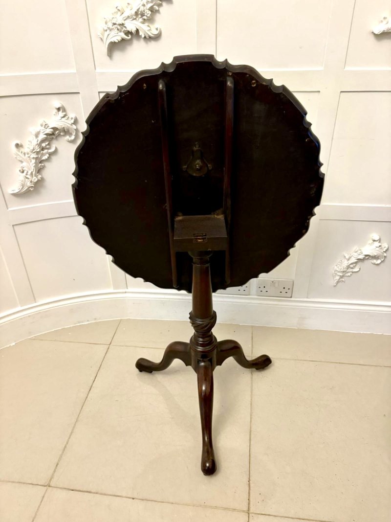 Antique 18th Century Quality Chippendale Mahogany Tilt-Top Tripod Table